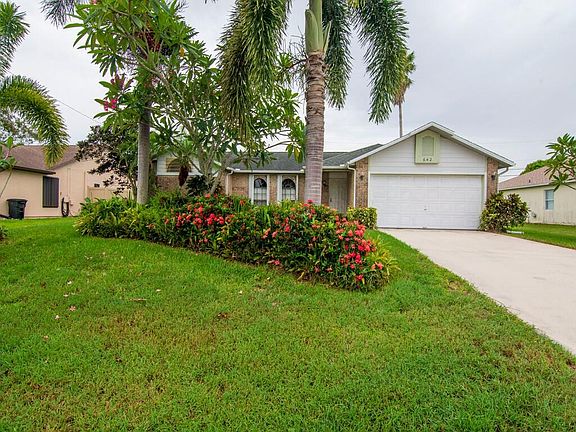 4th image of 642 SW Hillsboro Circle