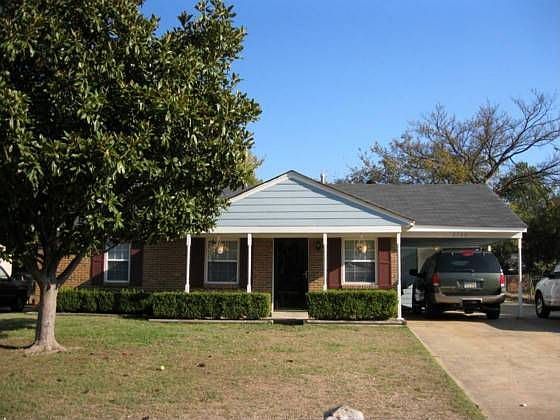 1st image of 2700 Meadowbrook Dr