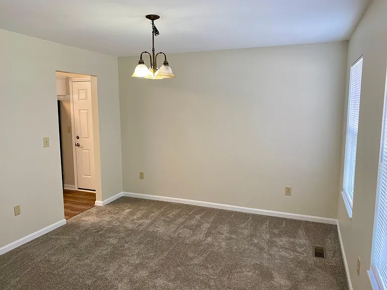 1694 Jeffrey Ln — Photo 8