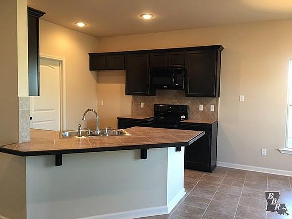 4th image of 233 Darlene St