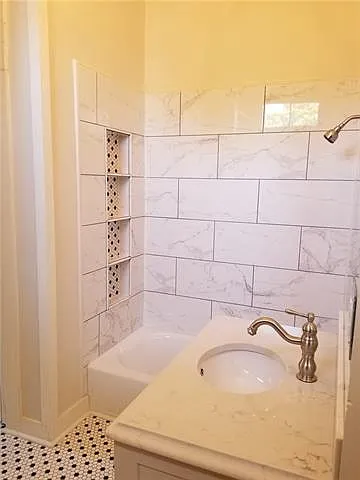 1463 Annunciation St #B — Photo 14