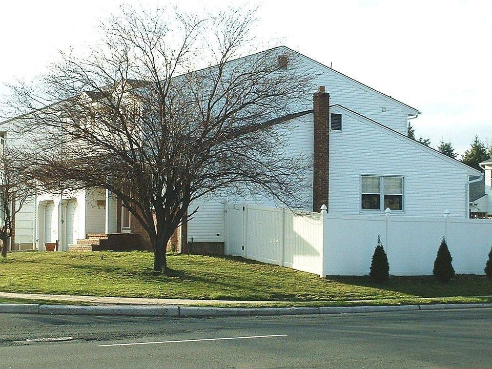2nd image of 681 Moses Dr