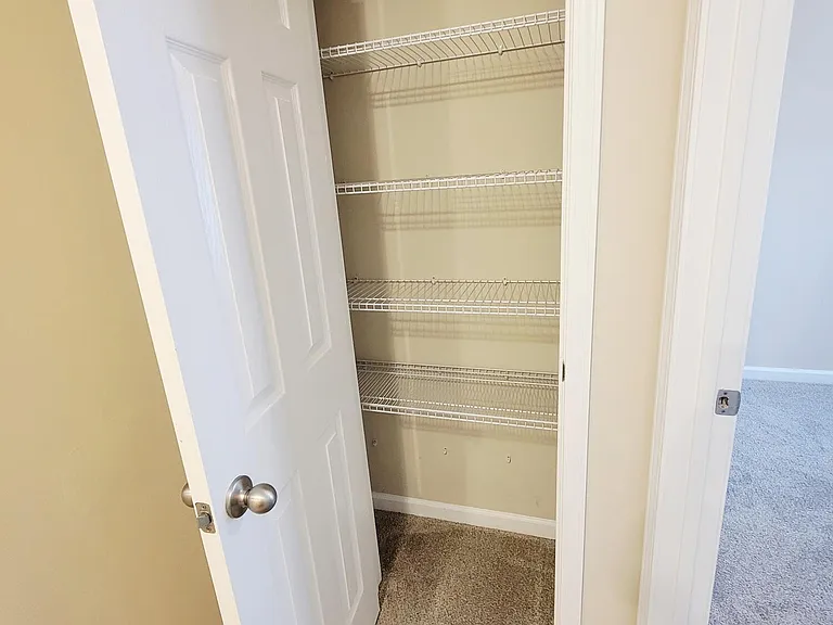 411 Whitehall Ct — Photo 40