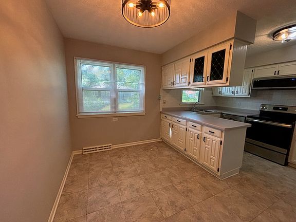 3rd image of 2023 Edgewood Dr