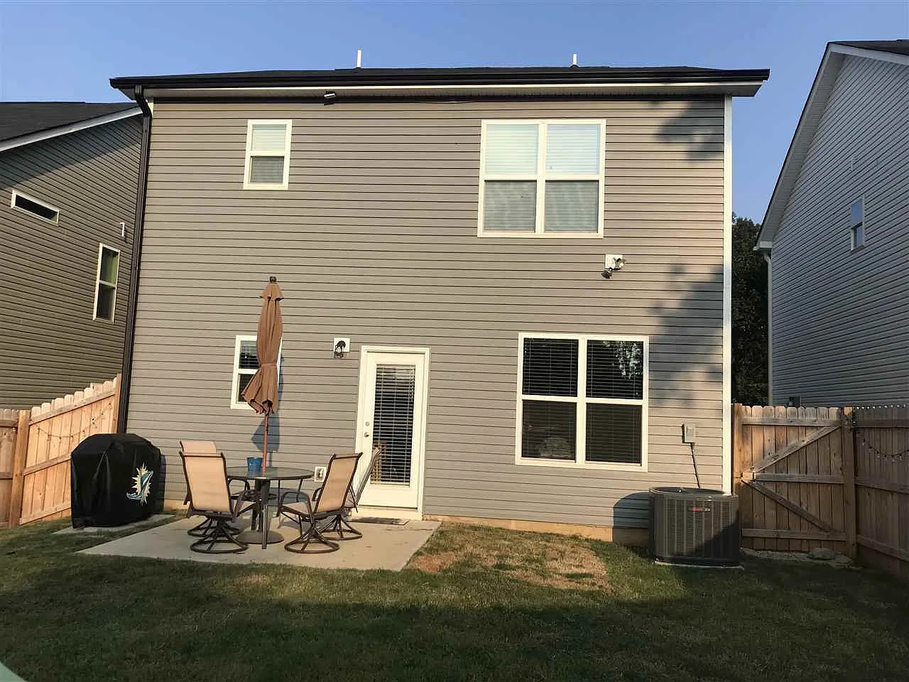 3 bed, 2.5 bath, 1538 sqft, $1,849 — Photo 2