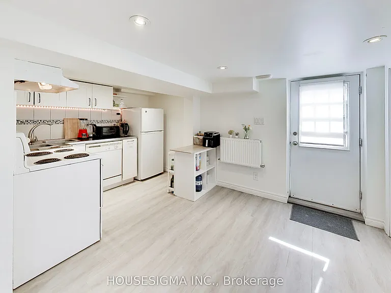 152 Linsmore Cres #LOWER — Photo 4