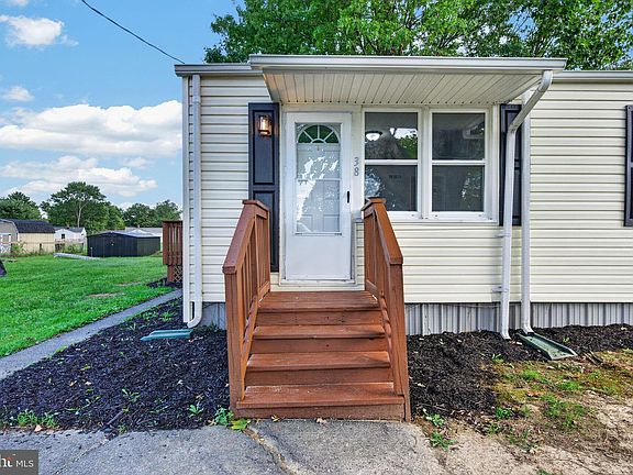 2nd image of 38 Aberdeen Ave