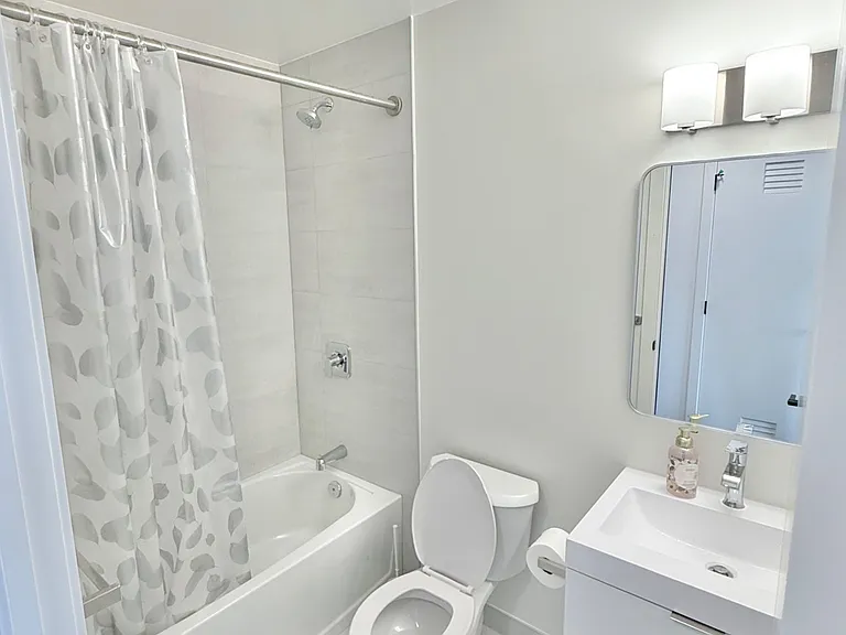 33 Erie Ave #1308 — Photo 4
