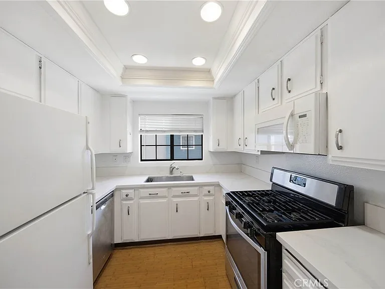 24442 Avenida De Los Ninos — Photo 4