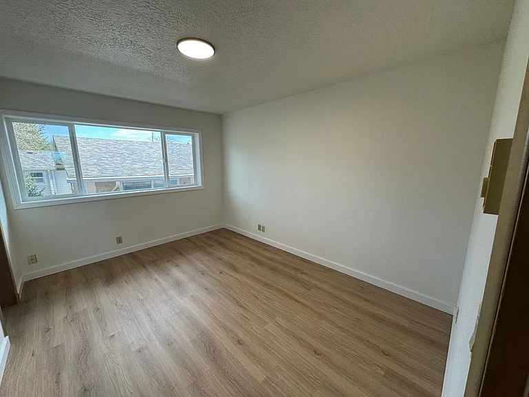 708 NE Avery St — Photo 14