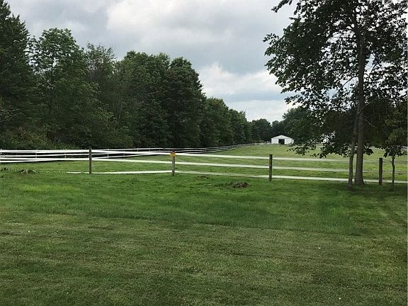 2nd image of 5087 Glenoak Dr NE