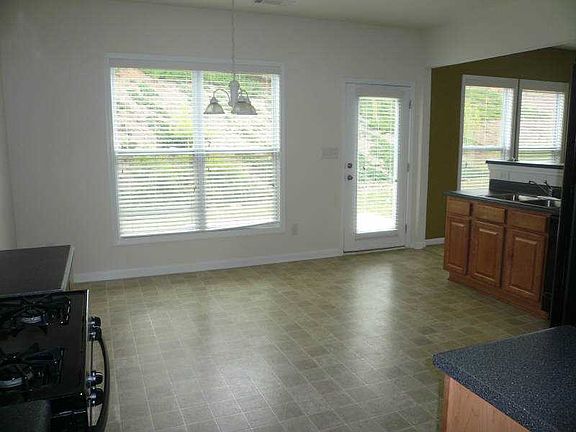 5th image of 2293 Worrall Hill Dr