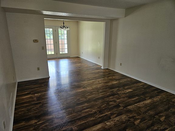 3rd image of 509 Oakfield Dr