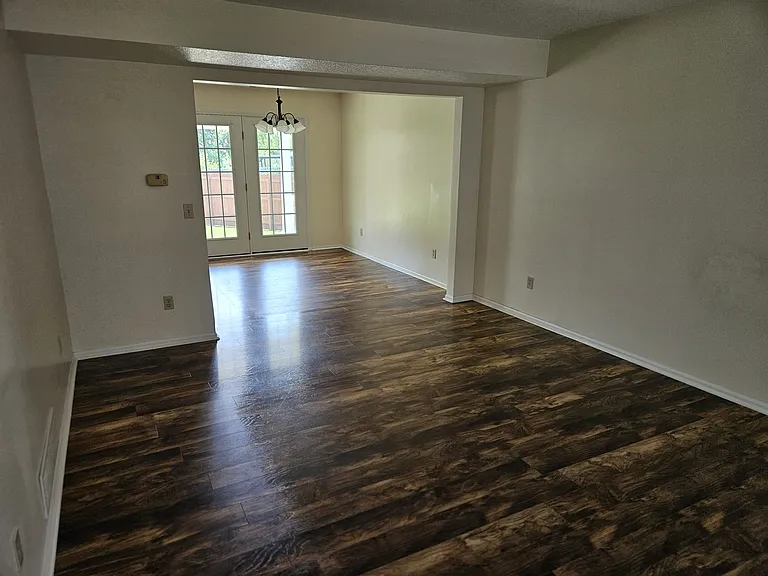 509 Oakfield Dr — Photo 3