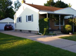 3305 Timber Dr, Lansing, MI 48917