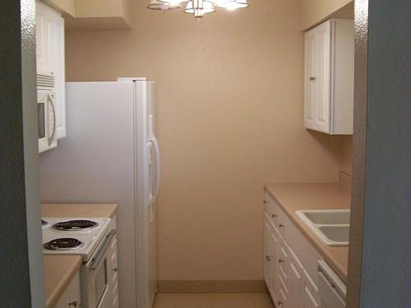 3rd image of 260 S Old Litchfield Rd Unit 136