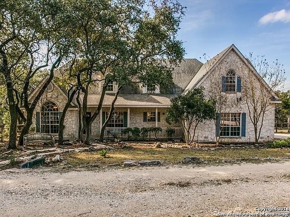 3rd image of 570 Hidden Oaks Dr