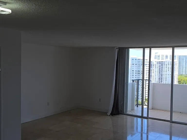 2750 NE 183rd St #2010 — Photo 29