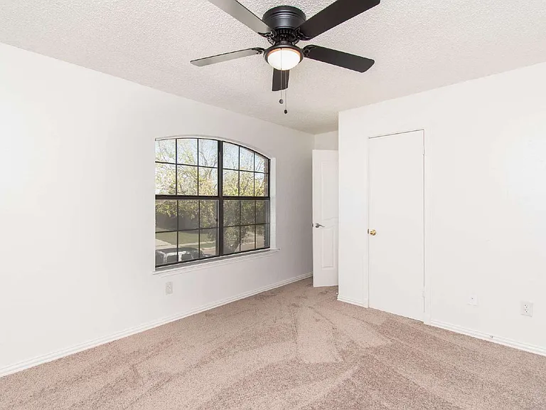 2104 Corona Dr — Photo 13