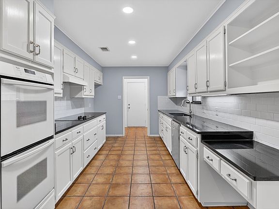 3rd image of 4083 Hidden View Cir