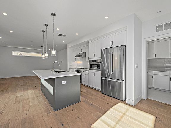 4th image of 15226 Watkins Dr