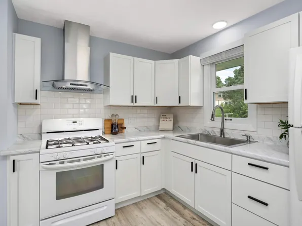 428 Howard St N, Saint Paul, MN 55119