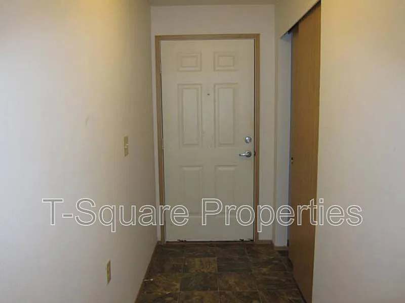 2 bed, 1.0 bath, 934 sqft, $2,450 — Photo 2