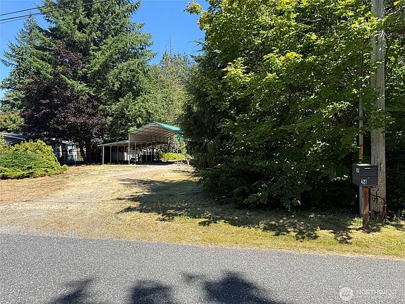 3rd image of 42155 Cedar Street