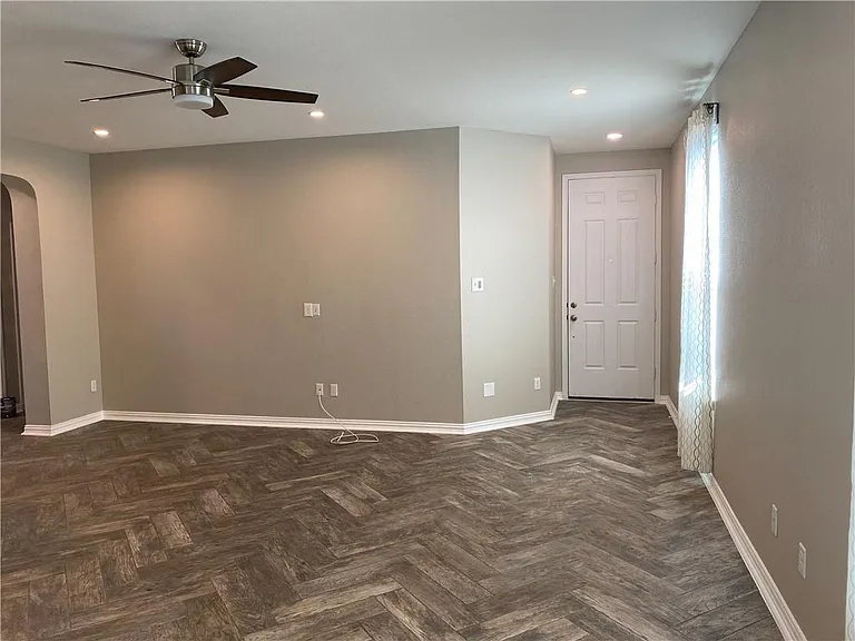 712 Estes Park — Photo 3