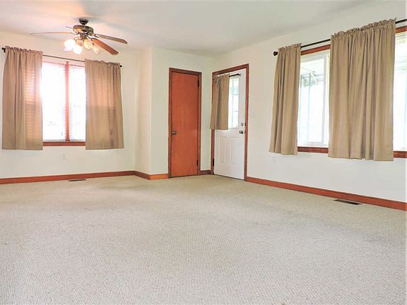 5th image of 155 Crest Dr