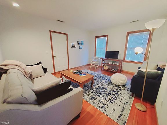 4th image of 28 Hoyt St APT 3