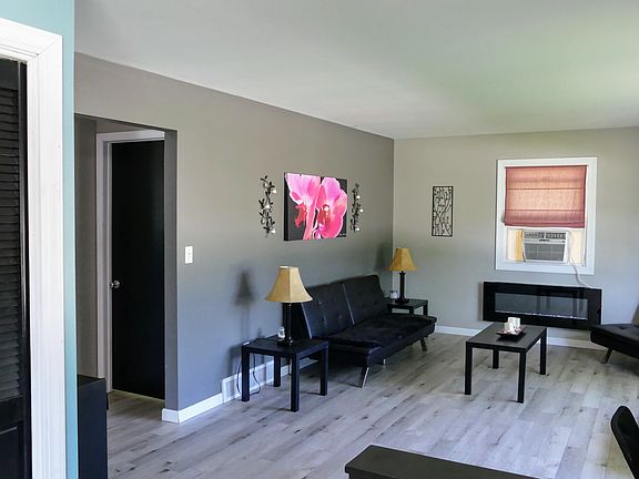 2nd image of 226 Pinehurst Ct