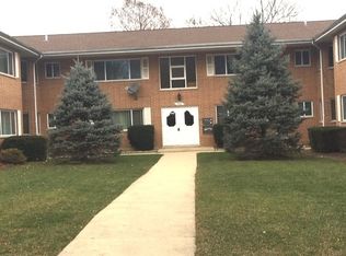 203040 W Walnut Ct #5, Roselle, IL 60172