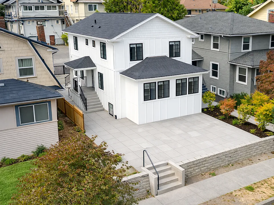 5035 18th Ave NE