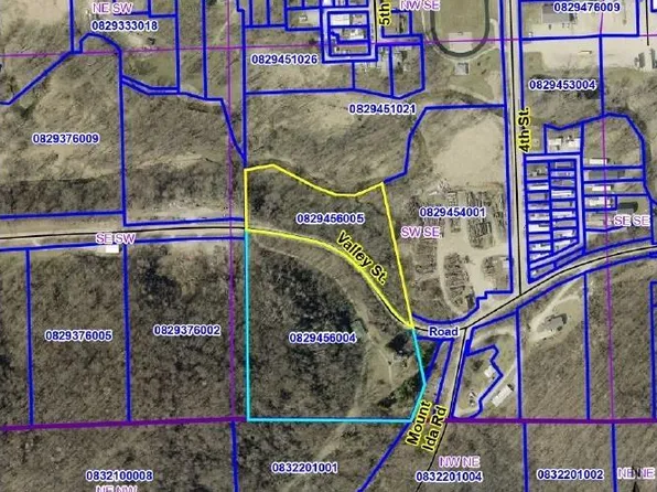 Valley St, Lansing, IA 52151