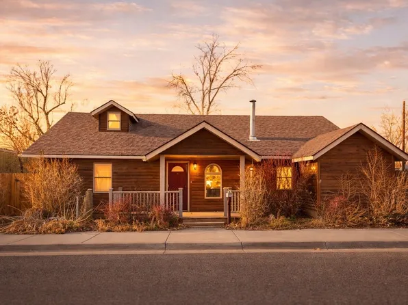 228 S 6th St, Greybull, WY 82426