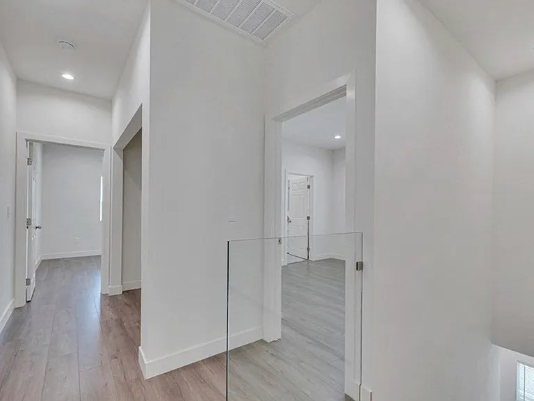6744 Radford Ave — Photo 22