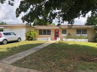 7611 NW 2nd St, Hollywood, FL 33024