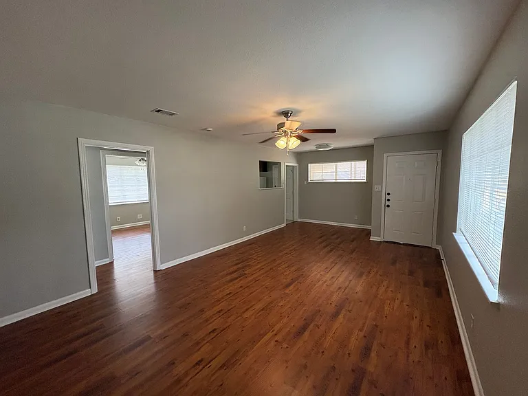 1307 Corona Dr — Photo 5