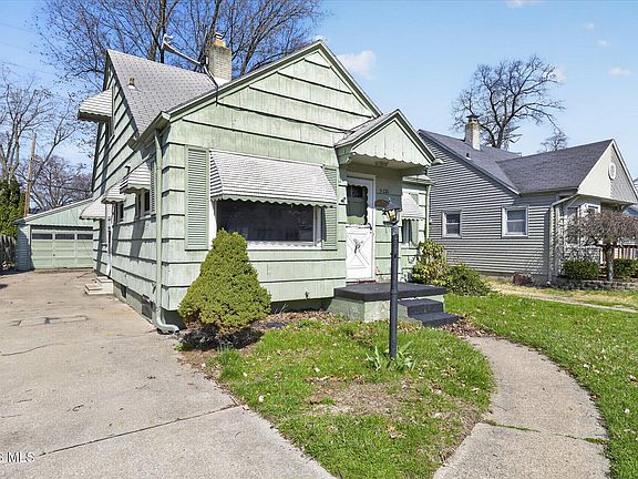 4th image of 3621 Sherbrooke Rd