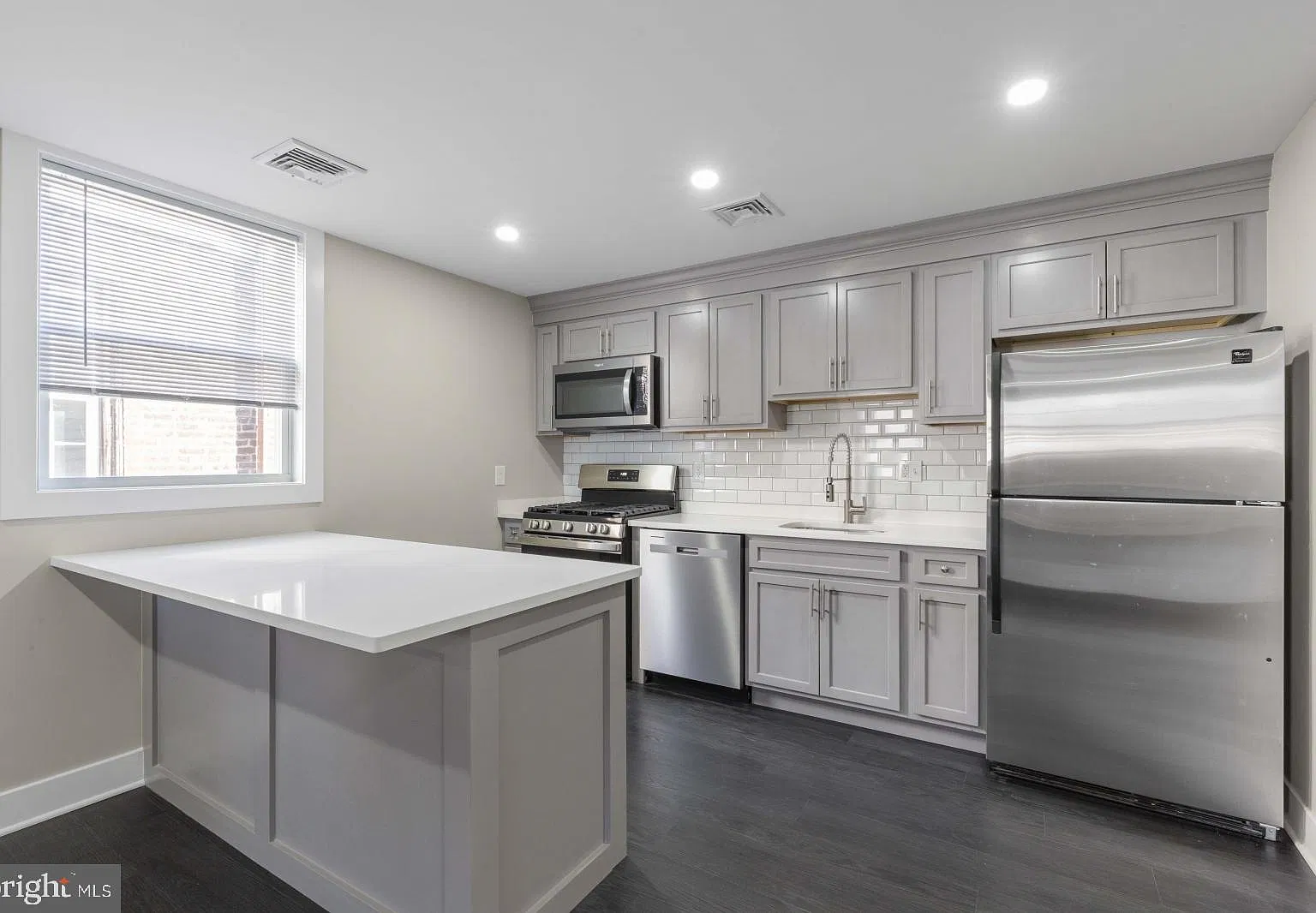 2 bed, 1.0 bath, $1,695 — Photo 2