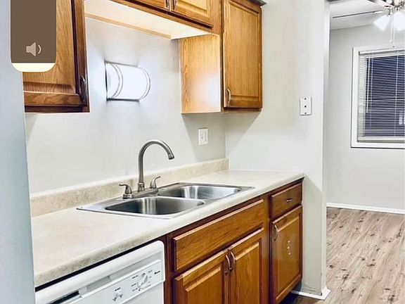 2nd image of 905 Heritage Ct #925-301