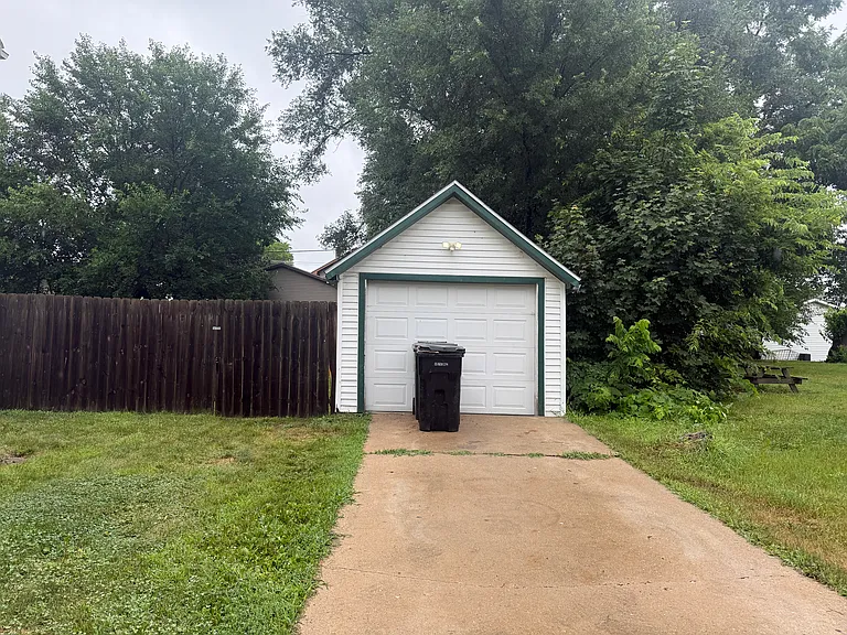 1331 Forest Ave — Photo 2