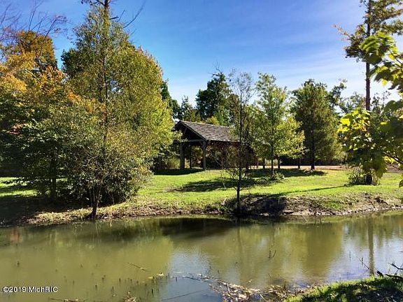 5th image of 8 Hidden Pond Ln