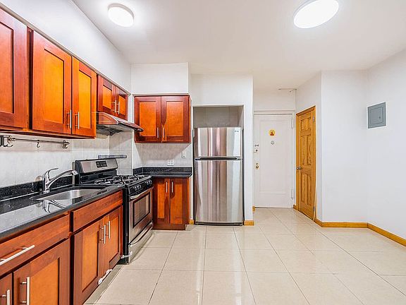 5th image of 4018 Hampton St APT 2D