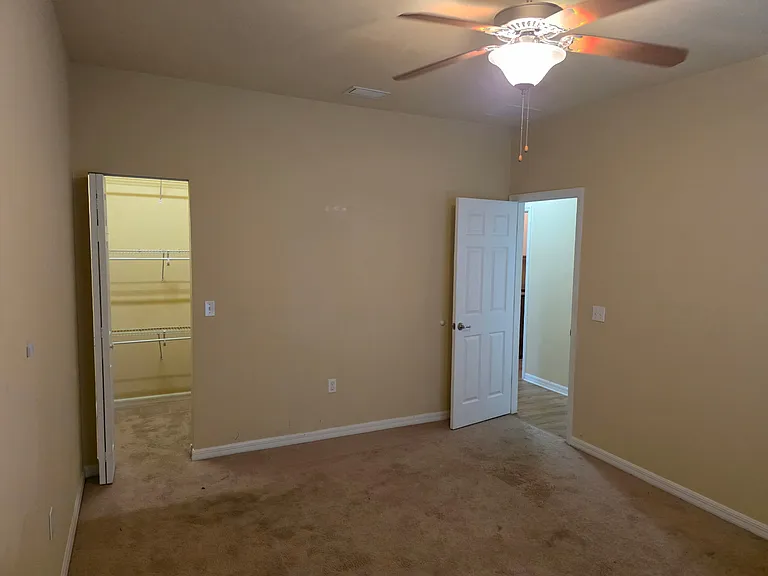 9916 NW 18th Rd — Photo 3