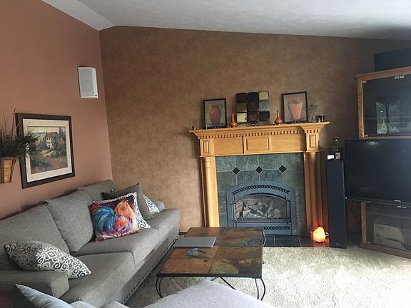 Living room gas fireplace 