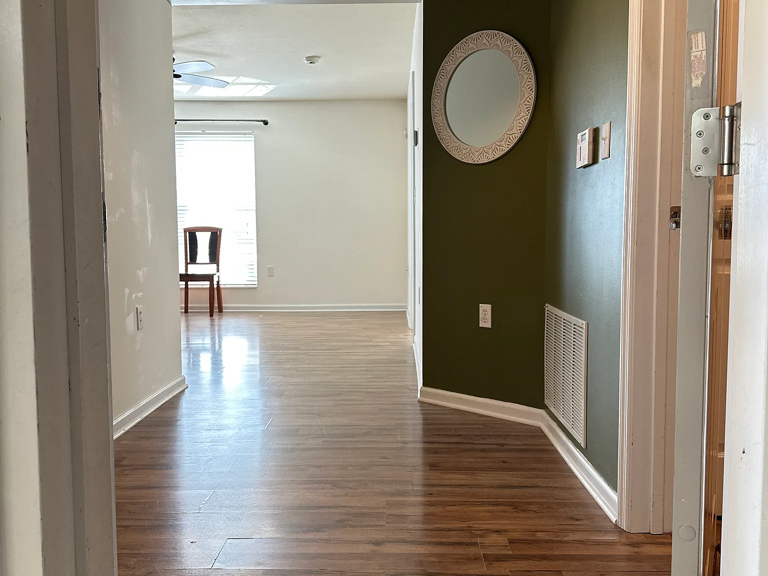 2 bed, 1130 sqft, $1,600 — Photo 2