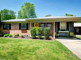 9200 Cloverhill Rd, Little Rock, AR 72205