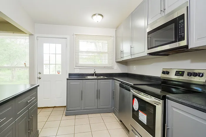 10720 Hallstead Dr — Photo 6